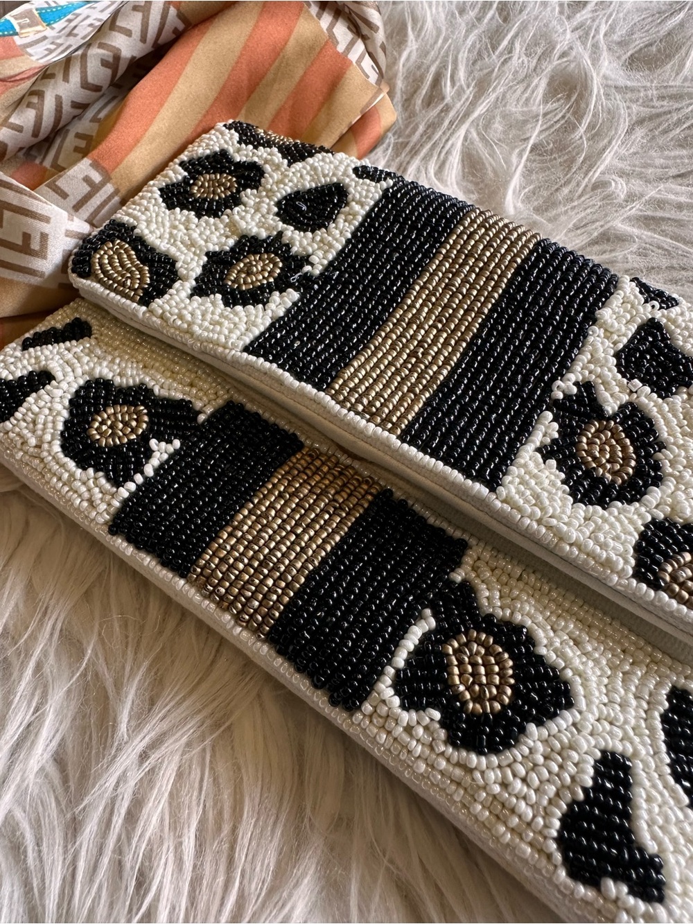 🐆 Chic Beaded Leopard Print Clutch 🐆